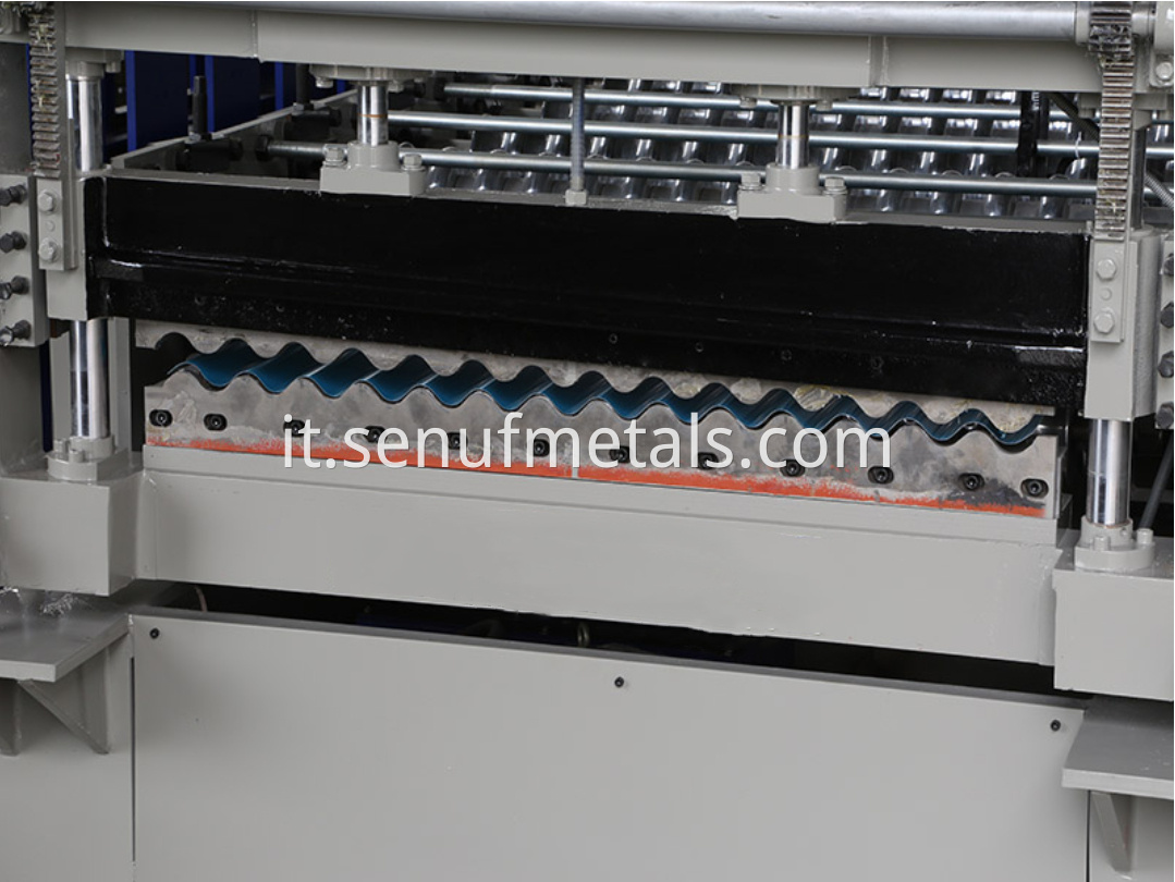 Corrugated forming machine cutting